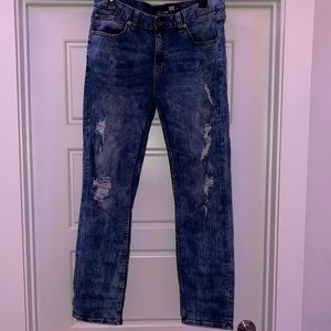 Distressed slim/skinny jeans
